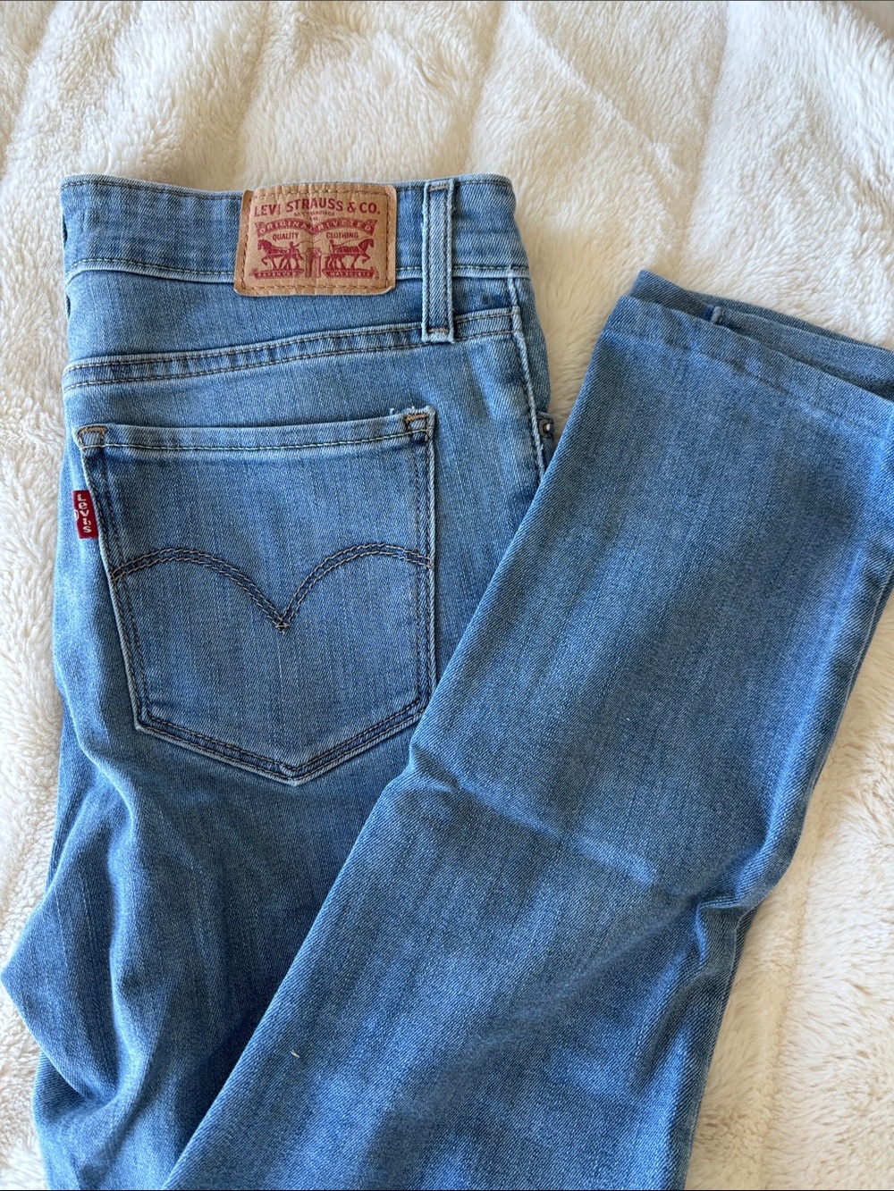 Levi's Women's Medium Blue Skinny Jeans